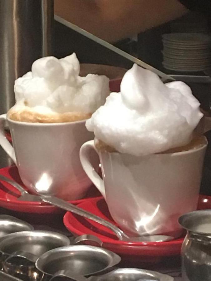 Petit Hotel - Cafe Krieghoff ควิเบกซิตี้ ภายนอก รูปภาพ